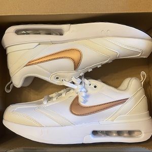Nike Airmax Dawn white | bronze size Big Kids 6 converts to 7.5 in womens New